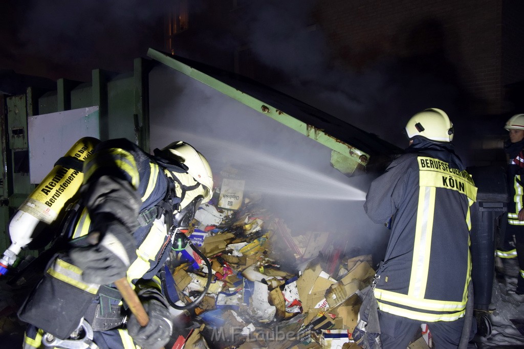 Feuer Papp Presscontainer Koeln Hoehenberg Bochumerstr P308.JPG - Miklos Laubert